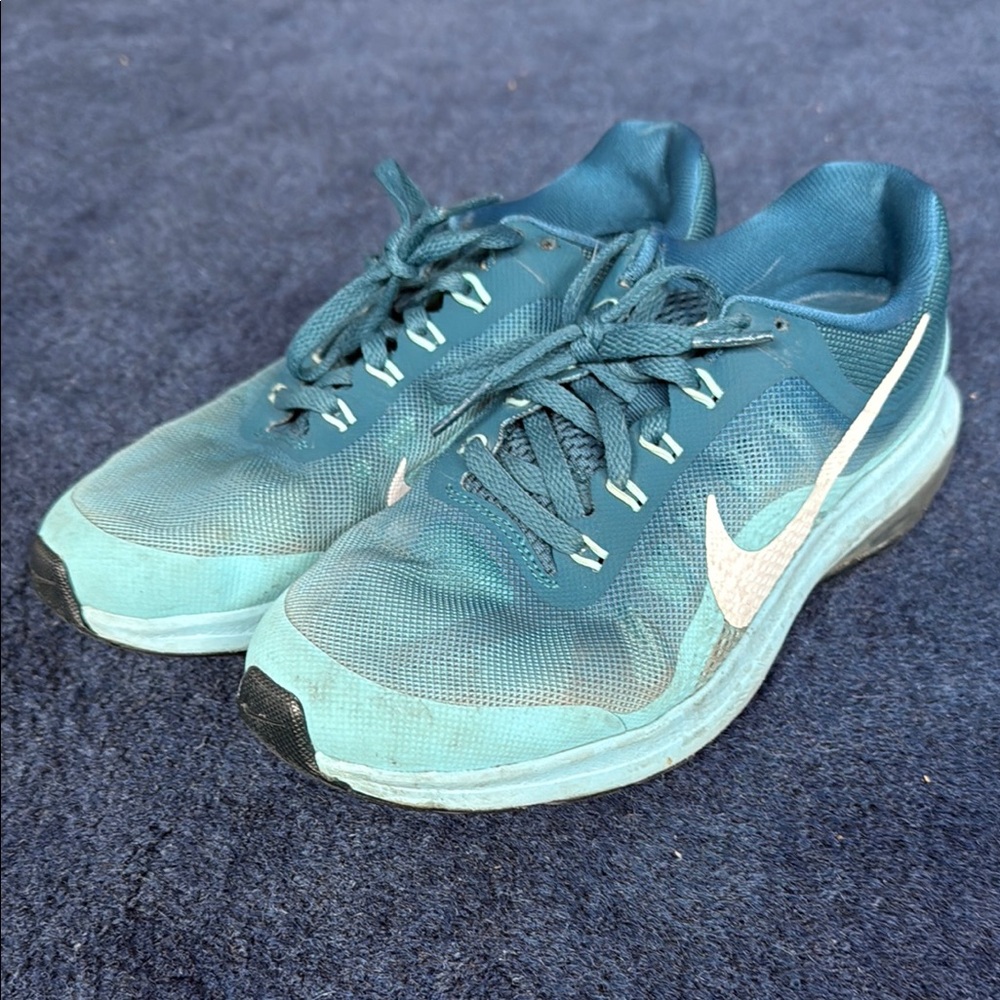 Nike Max Dynasty 2 tennis shoes